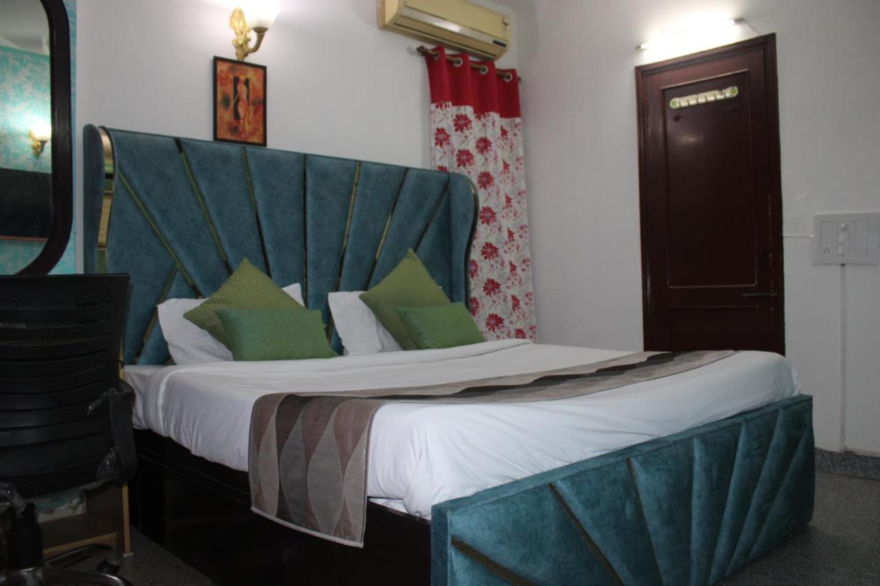 Awasthi Kozi Stays B&B - Closest To Vfs Нью-Дели Экстерьер фото